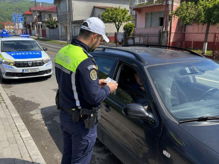 Mașină „trasă” pe dreapta pe strada Horea din Baia Sprie: autorizația de circulație era expirată