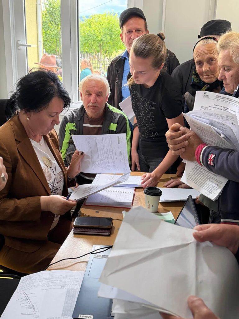 Cele mai multe sesizări au vizat aceeași problemă: ce i-au cerut locuitorii din Poienile de Sub Munte deputatei Crina Chilat