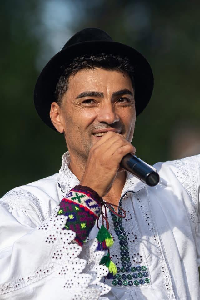 Planuri pentru sâmbătă, 11 iulie? La piscina Holiday din Ocna Șugatag va cânta Deți Iuga