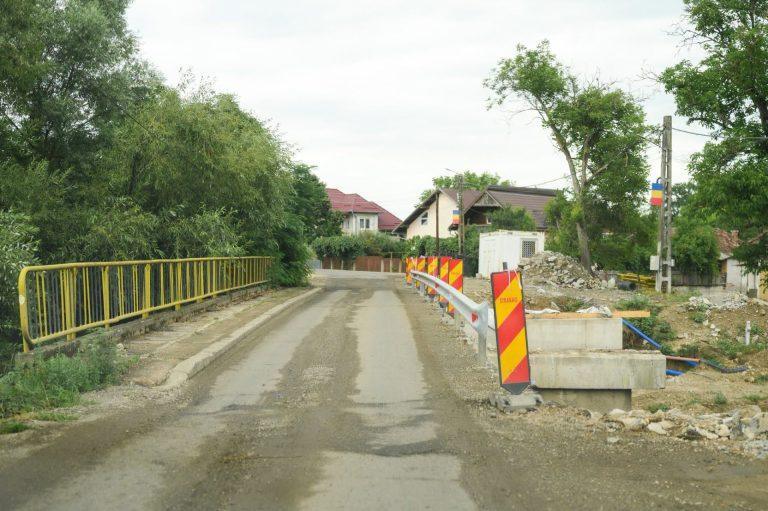 Șoferii trebuie să aibă răbdare: ce lucrări se fac acum pe DJ 108A, drumul dintre Gârdani și Țicău