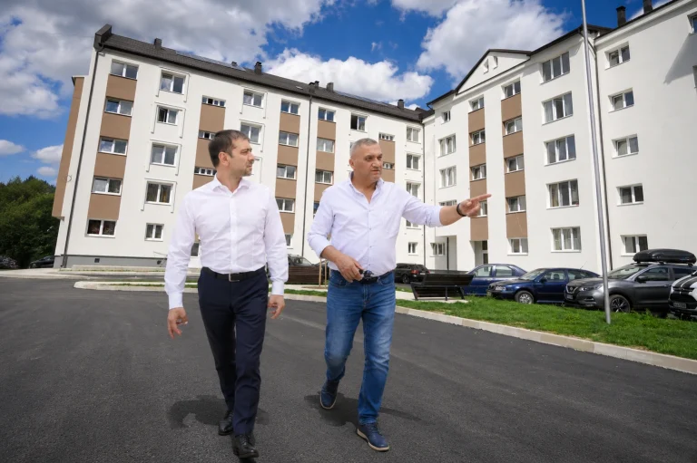 De la blocuri și canalizare la iluminat și zone verzi: orașul maramureșean pe care Gabriel Zetea îl laudă