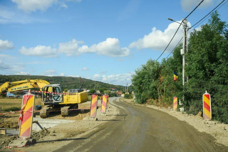 Drumul dintre Sălsig, Ulmeni și limita cu Sălaj este la 80%: cu ce lucrări s-au suprapus constructorii