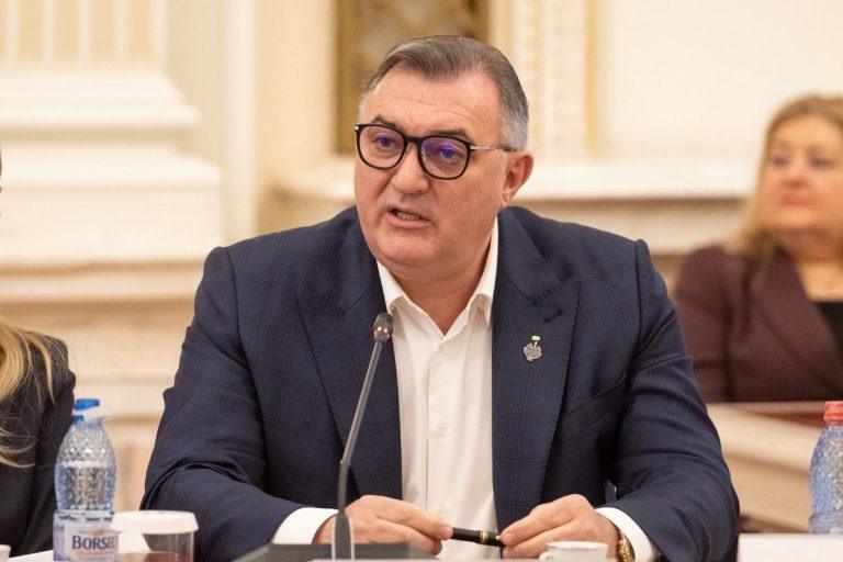Guvernul Bolojan pregătește o nouă tăiere, acuză senatorul Sorin Vlașin: cine ar pierde câte 300 de lei pe lună