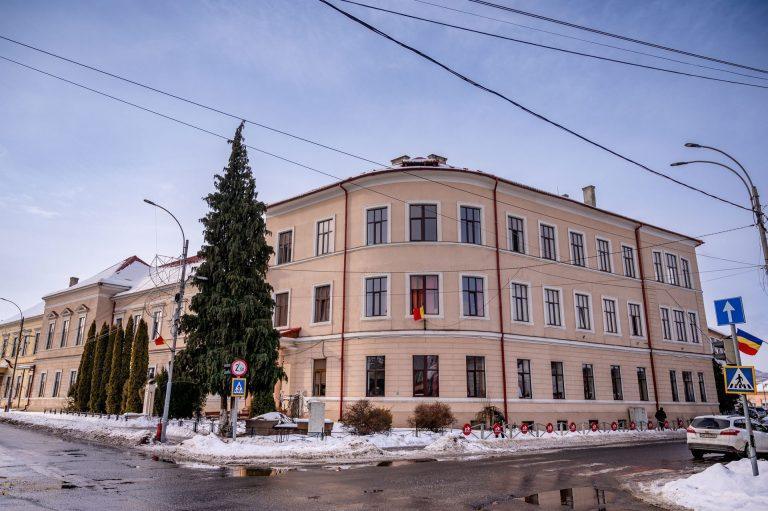 Se fac angajări la un colegiu din Sighetu Marmației: trei posturi, fără condiție de vechime