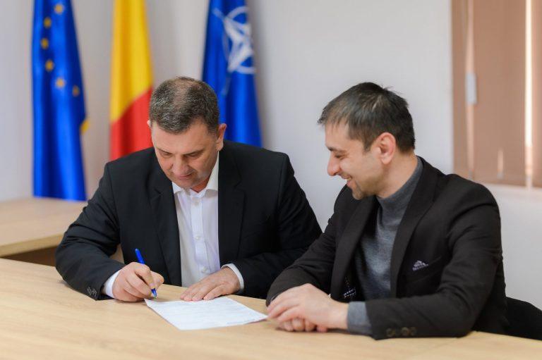 Proiect nou pentru turismul din Băile Coștiui: contractul de finanțare a fost semnat de primarul din Rona de Sus